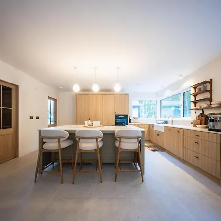 Stunning 5-bed In Your Peaceful Escape 5 Mins From Ashford Castle *