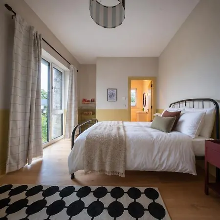 Stunning 5-bed In Your Peaceful Escape 5 Mins From Ashford Castle Сasa de vacaciones